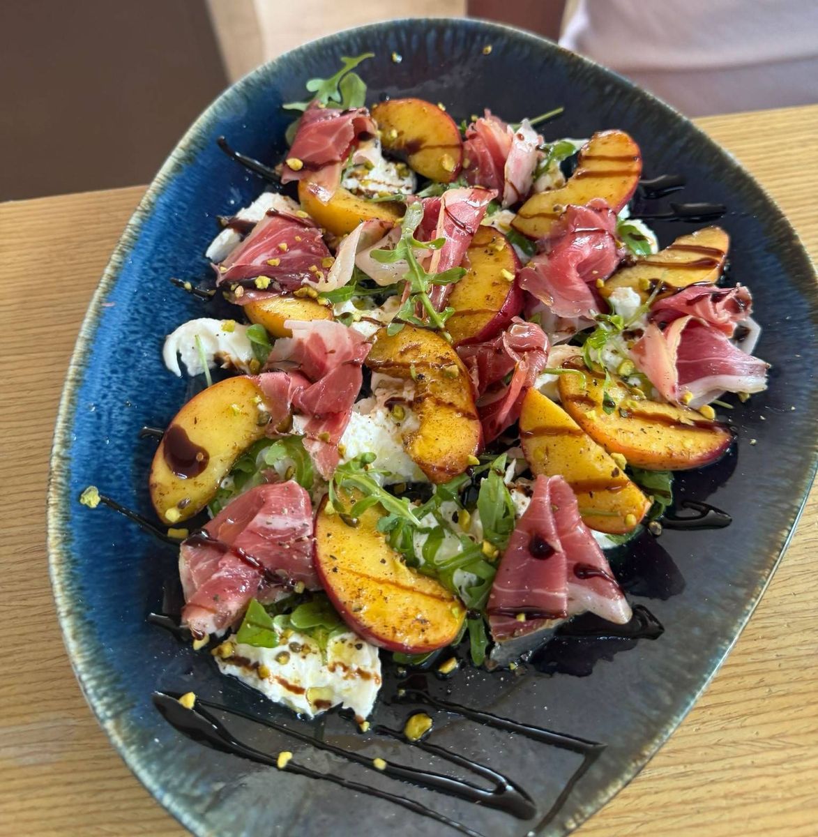 Salata Burrata cu Piersici